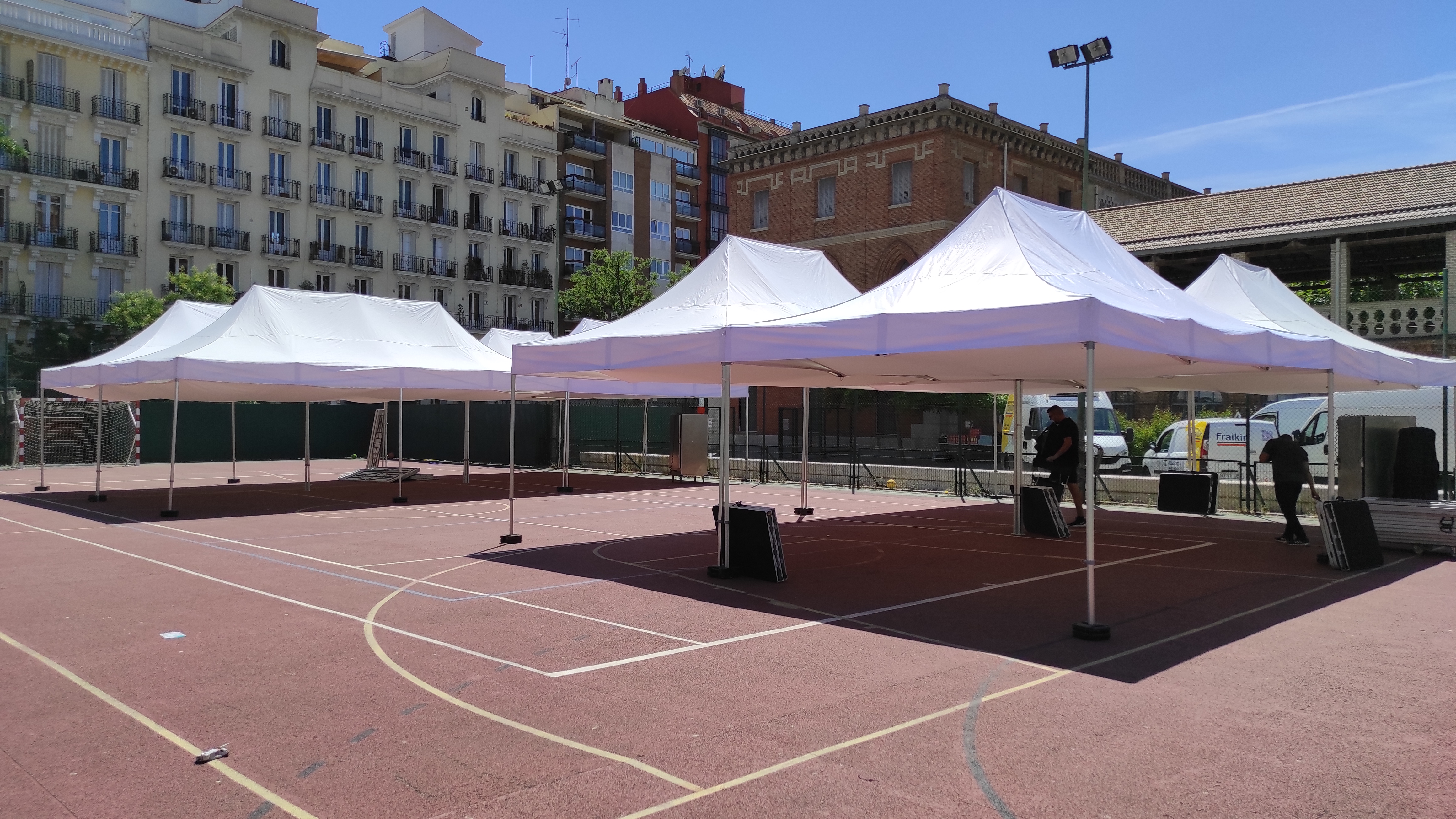 Almacén seguro para equipo de cámara e iluminación en rodaje